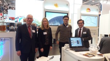 v.l.n.r.: Prof. Dr.-Ing. Michael Bongards (TH Köln), Dr. Yvonne Hilgers (BAV), M.Sc. Johann Hee (RWTH Aachen), Prof. Dr.-Ing. Christan Malek (TH Köln) (Bild: TH Köln) v.l.n.r.: Prof. Dr.-Ing. Michael Bongards (TH Köln), Dr. Yvonne Hilgers (BAV), M.Sc. Johann Hee (RWTH Aachen), Prof. Dr.-Ing. Christan Malek (TH Köln) (Bild: TH Köln)