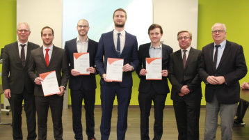 v.l.: Prof. Dr. Michael Bongards, Sebastian Gessert, Bastian Greisner, Eugen Burov, Arne Schönenborn, Jürgen Sprokamp, Prof. Dr. Averkamp (Bild: Manfred Stern / TH Köln)