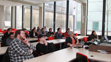 Studenten in der Vorlesung "Softwarearchitektur" (Bild: Manfred Stern / TH Köln)