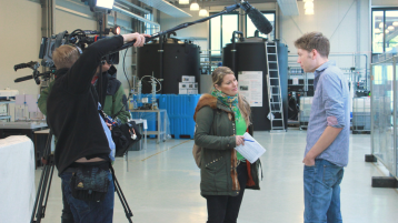 Kamerateam des WDR; Reporterin des WDR mit Dr. Peter Kern im Interview (Bild: TH Köln) Kamerateam des WDR; Reporterin des WDR mit Dr. Peter Kern im Interview (Bild: TH Köln)