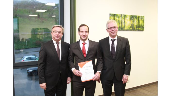 v.l.: Jürgen Sprokamp, Preisträger Sebastian Gessert, Prof. Dr. Michael Bongards