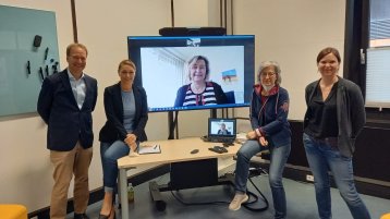 Die Jury: Prof. Dr. Kai Thürbach (TH Köln), Susanne Roll (Geschäftsführerin GTC  Gummersbach), Angelika Nolting (IHK Köln), Prof. Dr. Monika Engelen (TH Köln, Campus Gummersbach) , Dr. Stephanie Grubenbecher (TH Köln) (Bild: Caroline Lenzen / TH Köln)