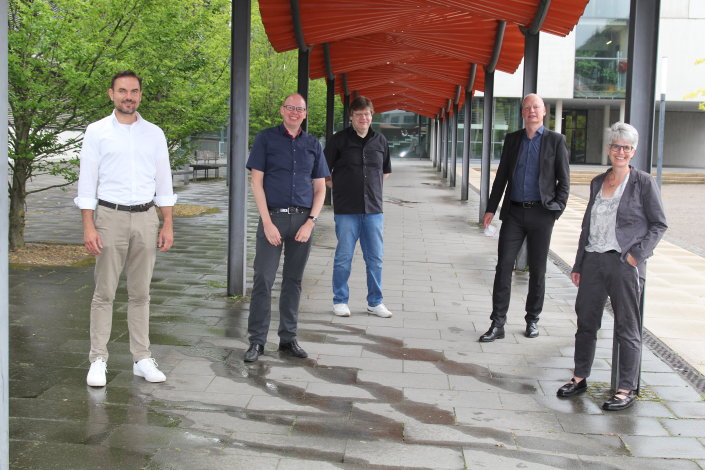 vl.n.r.: Prof. Dr. Patrick Tichelmann, Prof. Dr. Christian Kohls, Prof. Dr. Stefan Karsch, Prof. Dr. Thomas Bartz-Beielstein, Prof. Dr. Simone Lake vl.n.r.: Prof. Dr. Patrick Tichelmann, Prof. Dr. Christian Kohls, Prof. Dr. Stefan Karsch, Prof. Dr. Thomas Bartz-Beielstein, Prof. Dr. Simone Lake