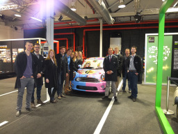 Gruppenfoto der Studierenden im Mini-Werk in Oxford