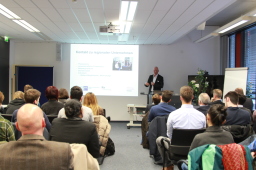 Prof. Dr. Thomas Bartz-Beielstein erklärt die Vorteile des Studienfonds Oberberg