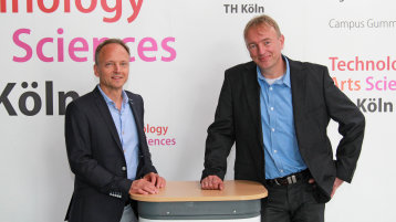v.l. Prof. Frithjof Klasen (Direktor des Instituts für Automation & Industrial IT) und Rafael Koenig (Vorsitzender der PROFIBUS Association in Australien) (Bild: Manfred Stern / TH Köln) v.l. Prof. Frithjof Klasen (Direktor des Instituts für Automation & Industrial IT) und Rafael Koenig (Vorsitzender der PROFIBUS Association in Australien) (Bild: Manfred Stern / TH Köln)