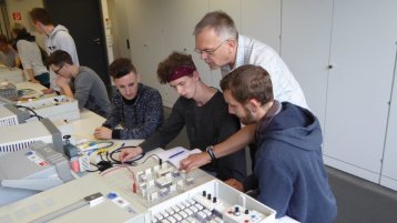 Laborbild Institut für Elektronik und Information Engineering (Bild: TH Köln) Laborbild Institut für Elektronik und Information Engineering (Bild: TH Köln)