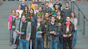 Gruppenbild der Organisatoren und der Gewinner (Bild: Andreas Schneider / TH Köln)