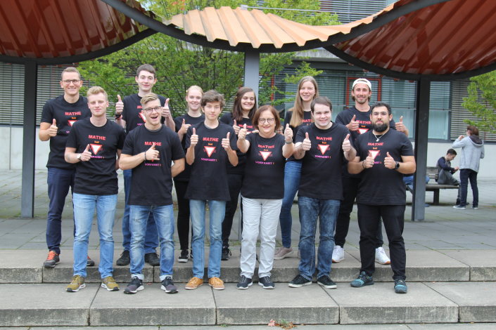 Paul Aring, Colyn Borlinghaus, Leonie Eichler, Johannes Frielingsdorf, Sophie Meinerzhagen, Oguz Özdemir, Christoph Poloczek, Dr. Ane Schmitter, Pascal Schott, Richard Schulz, Caterina Thimm und Tadeg Van den Berg. Paul Aring, Colyn Borlinghaus, Leonie Eichler, Johannes Frielingsdorf, Sophie Meinerzhagen, Oguz Özdemir, Christoph Poloczek, Dr. Ane Schmitter, Pascal Schott, Richard Schulz, Caterina Thimm und Tadeg Van den Berg.