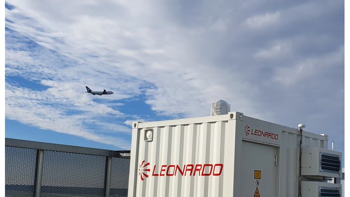 Meßgerät im Container erfasst Schleppwirbel eines Flugzeugs