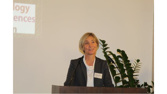 Prof. Dr. Sylvia Heuchemer erläuterte die engen Verbindungen zwischen Forschung, Lehre und Studium 