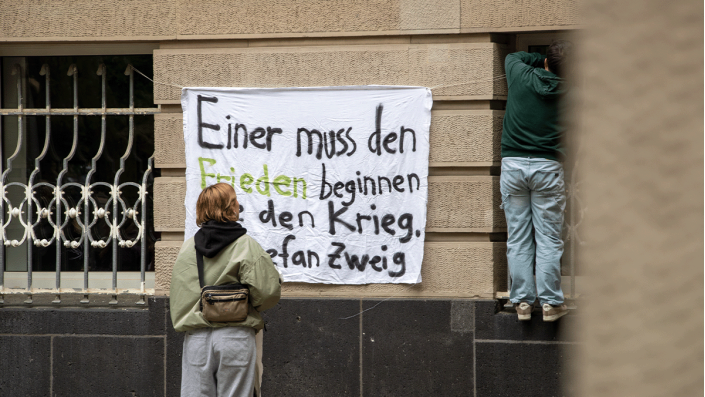 Gegen das Vergessen Studierende Claudiusstraße Transparente 