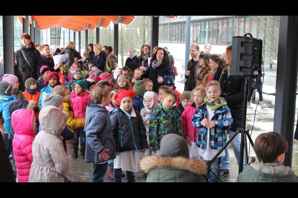 Kinder bei der bewegten Mittagspause