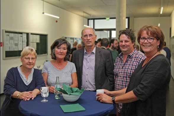 Prof. Dr. Erich Ehses zwischen den Gratulanten