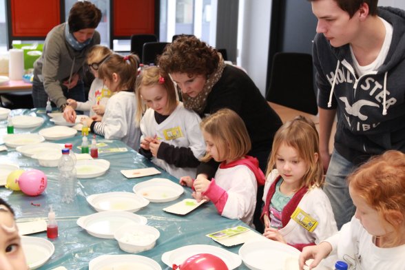 Unterstützung erhielten die Kinder von ihren Betreuern sowie Studenten der FH