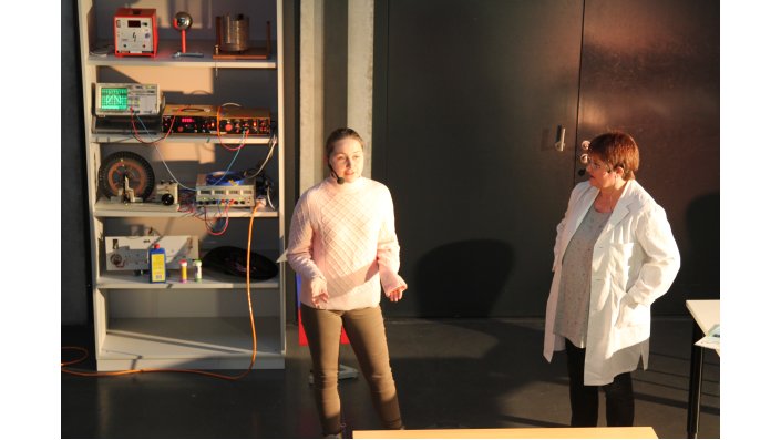 Theaterstück: Margarete fragte der Assistentin "ein Loch in den Bauch".