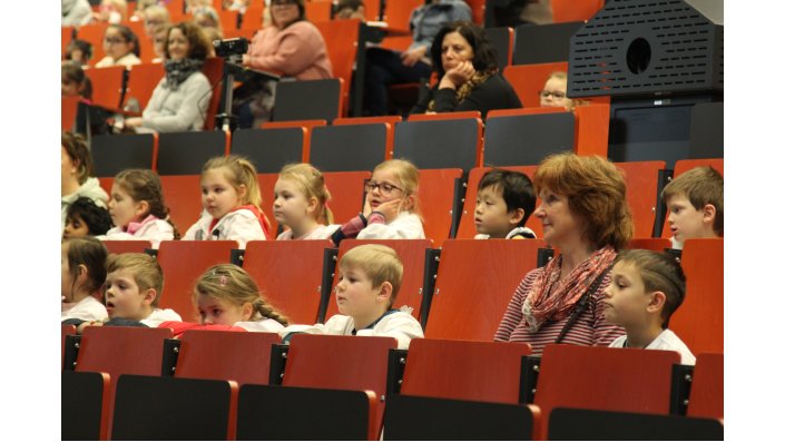 Nachwuchsforscher*innen im Hörsaal