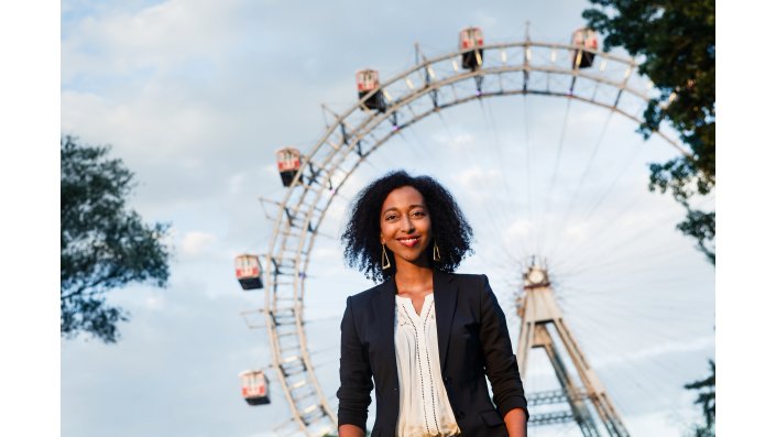 Die internationale Erfolgsautorin Melanie Raabe liest (vgl. Spiegel-Bestsellerliste) im Einkaufszentrum Gummersbach aus ihrem Buch.