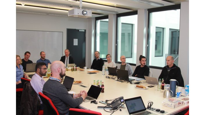 Synergy-Projekttreffen in Gummersbach im Institut IDE+A. Prof. Filipic vom Josef Stefan Institut (vorne rechts) zusammen mit Doktoranden aus Slowenien, Frankreich und Deutschland.