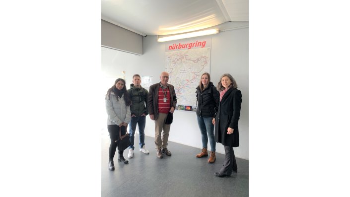 Ailen Flores Becerril, Robin Manderla,  Dr. Karl-Josef Schmidt (Leiter der Nürburgring Akademie), Alina Wurm, Prof. Dr. Danka Katrakova-Krüger 