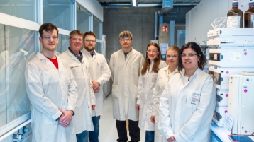 Das neue Forschungsteam im Labor des Campus Leverkusen (Bild: TH Köln - Media Lab)