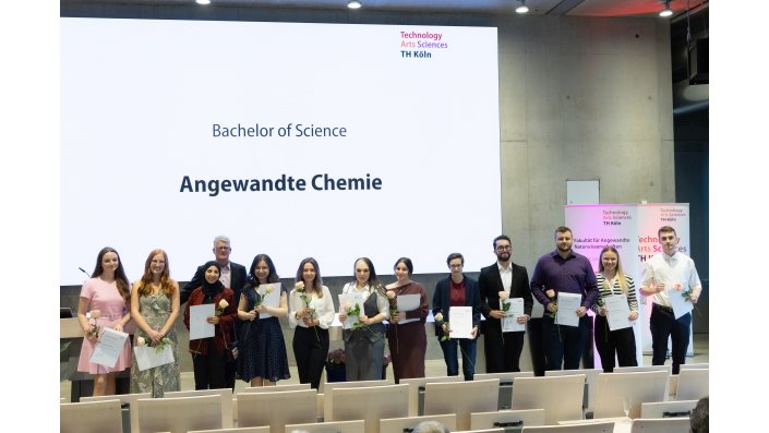 Absolvent*inne des Bachelorstudiengangs Angewandte Chemie