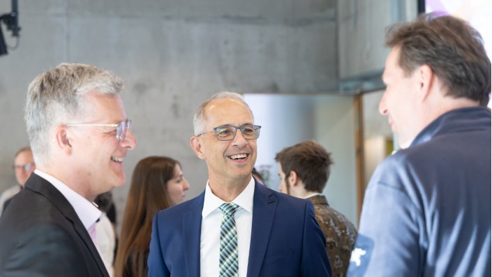 Prof. Dr. Dirk Burdinski, Prof. Dr. Matthias Hochgürtel und Prof. Dr. Ulrich Schörken tauschen sich aus