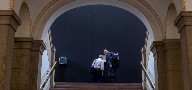 Treppenaufgang mit Time Cube (Bild: Thilo Schmülgen/TH Köln)