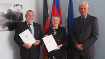 Bundesverdienstkreuz für Prof. Dr. Hans Leisen und Dr. Esther von Plehwe-Leisen (Bild: Deutsche Botschaft)
