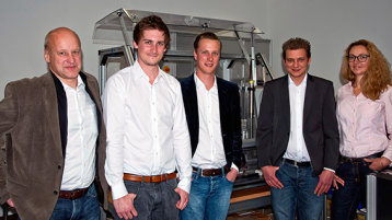 Das ElasticVision-Team (v.l.): Prof. Dr. Jörg Luderich (Mentor), Christian Degelmann, Christian Pöpperl, David Frings, Carina Kühl  (Bild: ElasticVision/TH Köln)