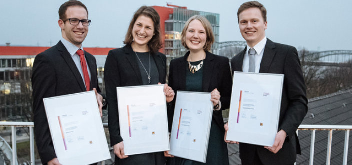 Die KICKARTZ-Preisträgerinnen und Preisträger 2016 (v.l.): Marius Reuters, Kristina Veken, Anna Huesmann und Sebastina Wienke