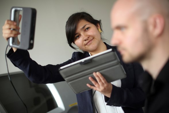 Im RapidMask-Verfahren werden die biometrischen Daten des Gesichts mit einem 3D-Scanner vermessen.