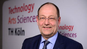 Prof. Dr. Stefan Herzig (Bild: Costa Belibasakis/TH Köln)
