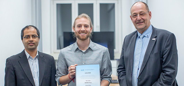 Prof. Dr. Ramchandra Bhandari (ITT), Ashton Walker, Prof. Dr. Stefan Herzig, Präsident der TH Köln (Bild:Thilo Schmülgen/TH Köln)