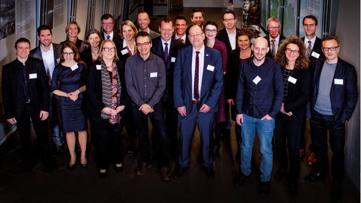 Gruppenfoto der im Jahr 2018 neuberufenen Professorinnen und Professoren der TH Köln mit den Mitgliedern des Präsidiums