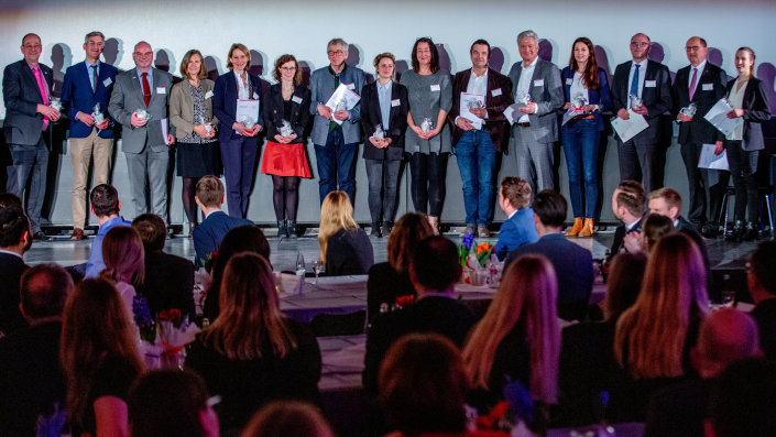 Premium- und neue Förderer des Deutschlandstipendiums der TH Köln beim "Meet and Greet" 2020 Premium- und neue Förderer des Deutschlandstipendiums der TH Köln beim "Meet and Greet" 2020