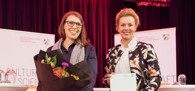 Prof. Dr. Valérie Varney (l.) und Ina Brandes (Bild:MKW / Christian Bohnenkamp)