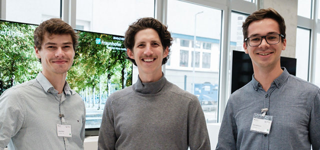 Das Team von Knwoledge in a Box: v.l. Lukas Klaßen, Patrick Bala und Till Hoffmann (Bild:Wolfgang Borrs/BMWK)