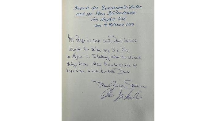 Projektgästebuch mit Eintrag des Bundespräsidenten