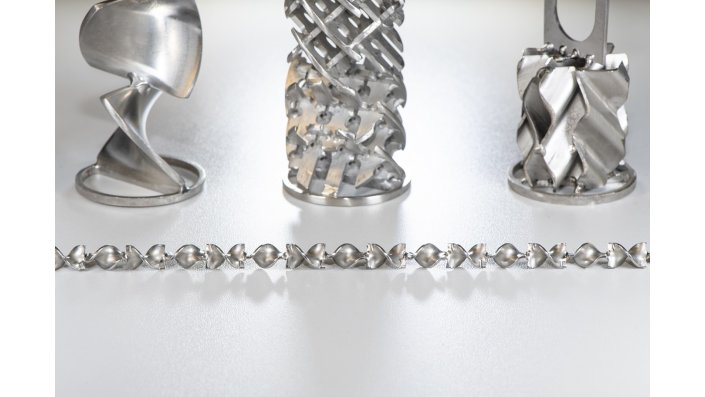 spiralförmige Bauteile aus Metall oder Draht in unterschiedlichen Formen und Größen