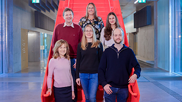 Projektteam: Unten von links nach rechts: Prof. Dr. Viktoriia Wagner, Carolin Ganas und Frerik Jumpertz. Oben von links nach rechts: Prof. Dr. Ulrich Schörken, Prof. Dr. Birgit Glüsen und Edda John (Image: Thilo Schmülgen/TH Köln)