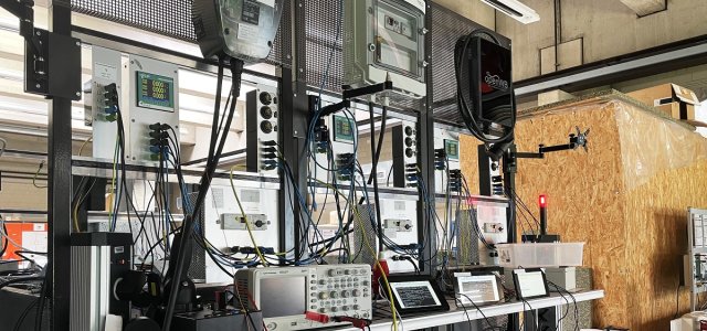 Verteilnetz mit sechs simulierten Haushalten (Bild:Henrike Klehr/TH Köln)