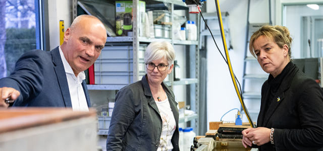 Jürgen Muschwitz, Prof. Dr. Simone Lake, Mona Neubaur  (Bild:MWIKE NRW / Mark Hermenau)
