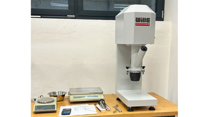 Materialien für den LCPC-Test im Labor für Geotechnik und Tunnelbau.