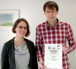 Ilona Matheis, Stellvertretende Geschäftsführerin und Leiterin der Abteilung Wissenschaftliche Weiterbildung und Tutor Daniel Petzold Ilona Matheis, Stellvertretende Geschäftsführerin und Leiterin der Abteilung Wissenschaftliche Weiterbildung und Tutor Daniel Petzold