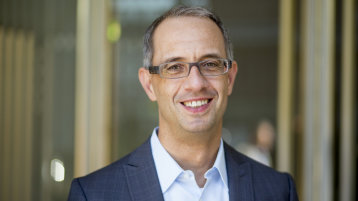 Prof. Dr. Dirk Burdinski, Studiendekan der Fakultät für Angewandte Naturwissenschaften der TH Köln Prof. Dr. Dirk Burdinski, Studiendekan der Fakultät für Angewandte Naturwissenschaften der TH Köln