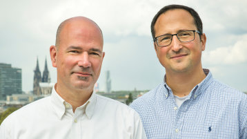 Projektleiter Hartmut Schmitt von HK Business Solutions und Prof. Dr. Luigi Lo Iacono von der Fakultät für Informations-, Medien- und Elektrotechnik der TH Köln (v.l.)