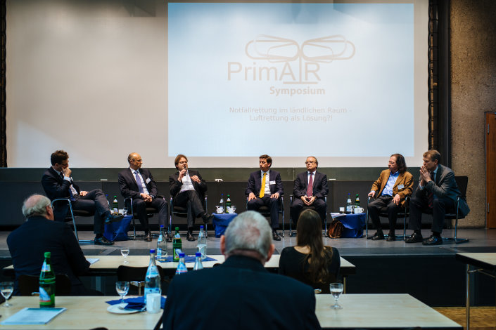 "Rettungsdienst 2030 - Nichts ist undenkbar, alles ist möglich" lautete der Titel der Abschluss-Podiumsdiskussion des PrimAIR-Symposiums.