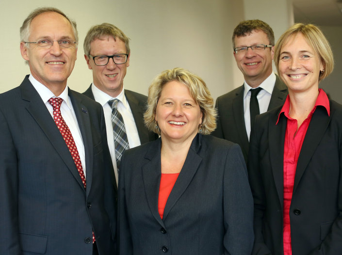 Prof. Seeßelberg, Prof. Küchler, Wissenschaftsministerin Schulze, Prof. Becker, Prof. Heuchemer (v. l.)