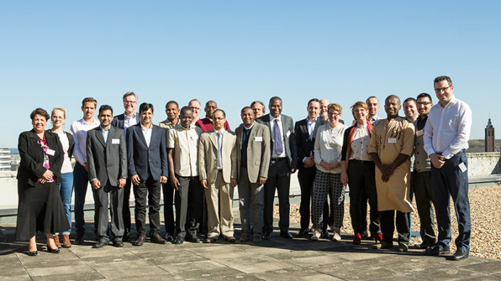 Unter anderem mit dabei: 1. v.l. Professorin Dr. Latifa Negadi (University of Tlemcen, Algerien); 5.v.l. Prof. Dr. Jakob Rhyner  (UNU-EHS); 9.v.l.Prof. Dr. Christian Borgemeister (ZEF); 11 v.l. Prof. Dr. Rhamchandra Bhandari (TH Köln), 14. v.l. Prof.  Dr. Rabani Adamou, Abdou Moumouni University of Niamey; 17 v.l. Dr. Anja Köhler (BMBF/DLR) und 18 v.l. Margot Weiler Wohlfahrt (DAAD)